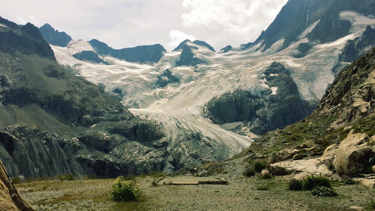 EmmanuelDelmas's tweet photo. Progression tout seul de 8h15 à 11h45 pour le refuge de la Pilatte hier. Personne jusque 11h. Quel pied! #laberarde
Glacier de la Pilatte https://t.co/izbwGe6BDK