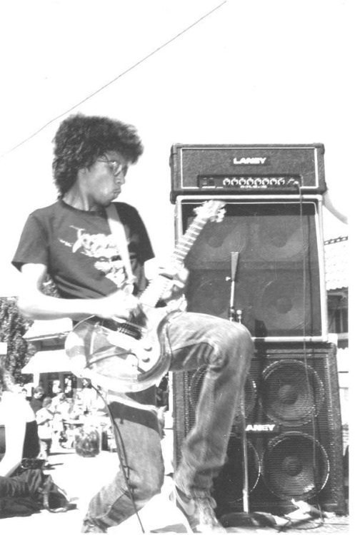 Krushfuck's tweet photo. #Guitarist #BubbaDupree of #HardcorePunk band #Void in a #Venom tee, c. early #1980s.
#DischordRecords #VenomMetal #BlackMetal #PunkRock📷🎸😈 https://t.co/Qkpcw1P40O