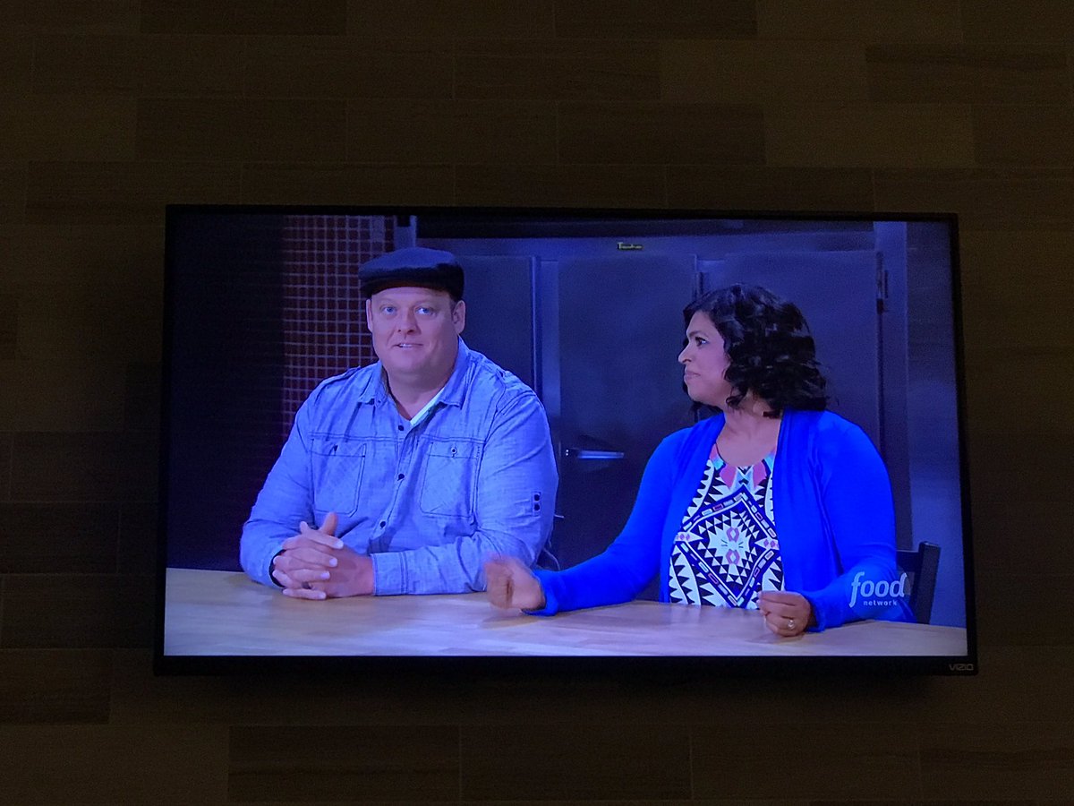 MrPMBraithwaite's tweet image. Great to see @chefbeaumac tonight on @FoodNetwork #CooksVsCons