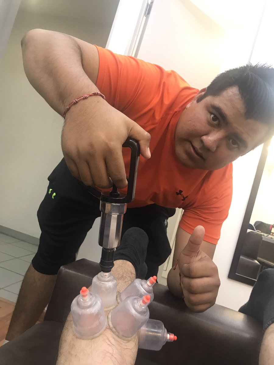 Antonio_Rosique's tweet photo. Gracias a @cequidemty1 por rehabilitarme de una tendinitis. Él es quien curó a Gignac. #ManosMágicas https://t.co/xNXwdRT0md