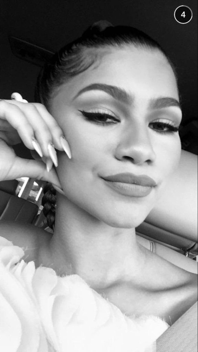 throwbackdaya's tweet photo. (August 16, 2015) Zendaya via Snapchat https://t.co/6BKwOBfWrT