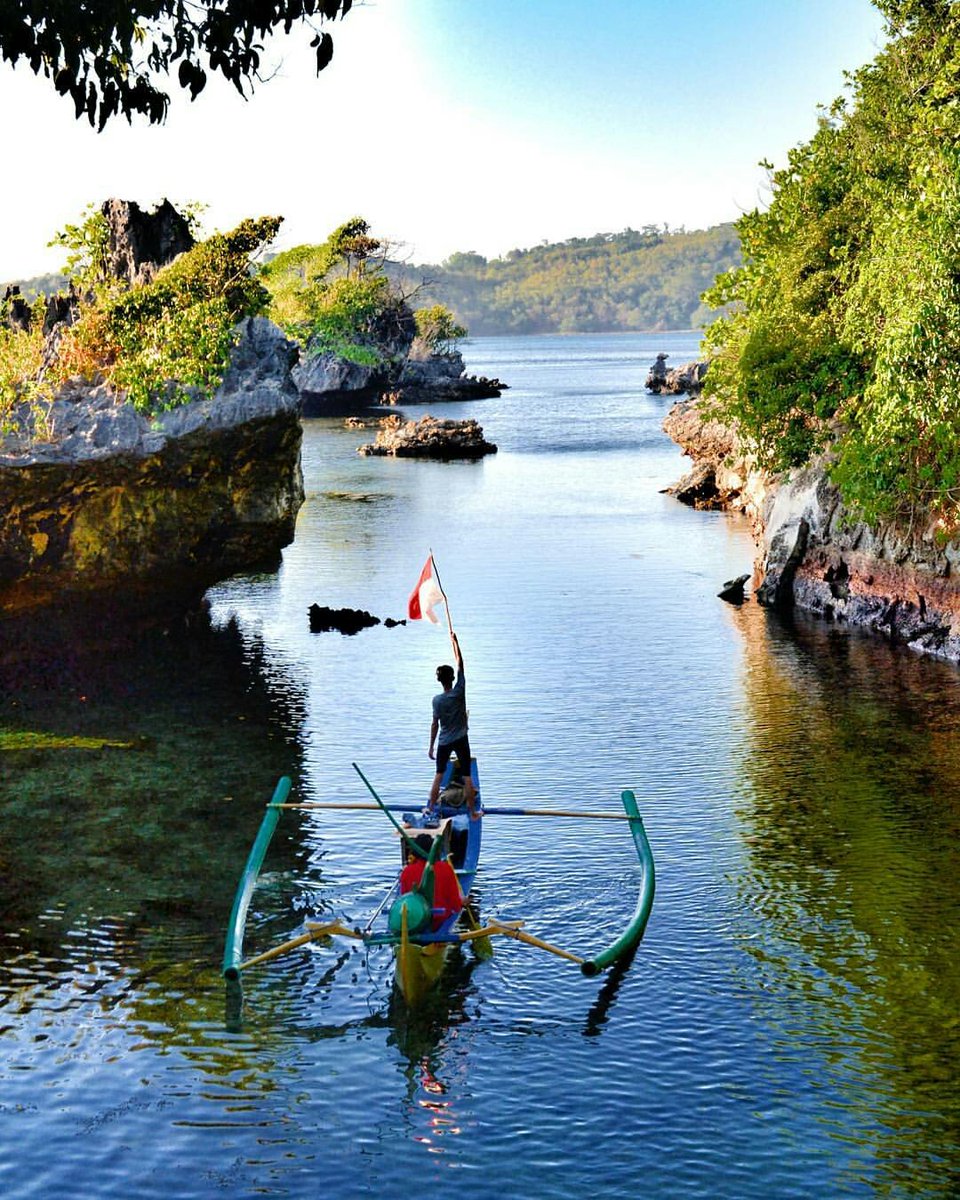 Dirgahayu RI ke-72. Mari kita isi kemerdekaan dg hal² yg positif. Allah mencintai umat yg membangun, Allah membenci umat yg membuat rusak