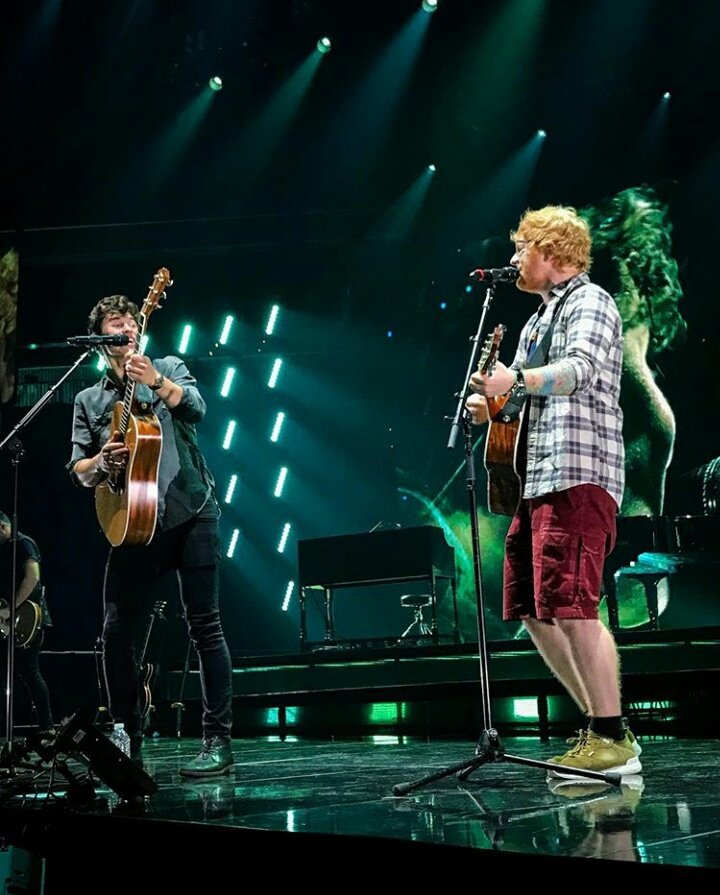 Ed_Sheeran_BE's tweet photo. Pictures of Ed on stage with Shawn Mendes last night! (via EdSheeranBrCom) https://t.co/SkHUwxO1Gu