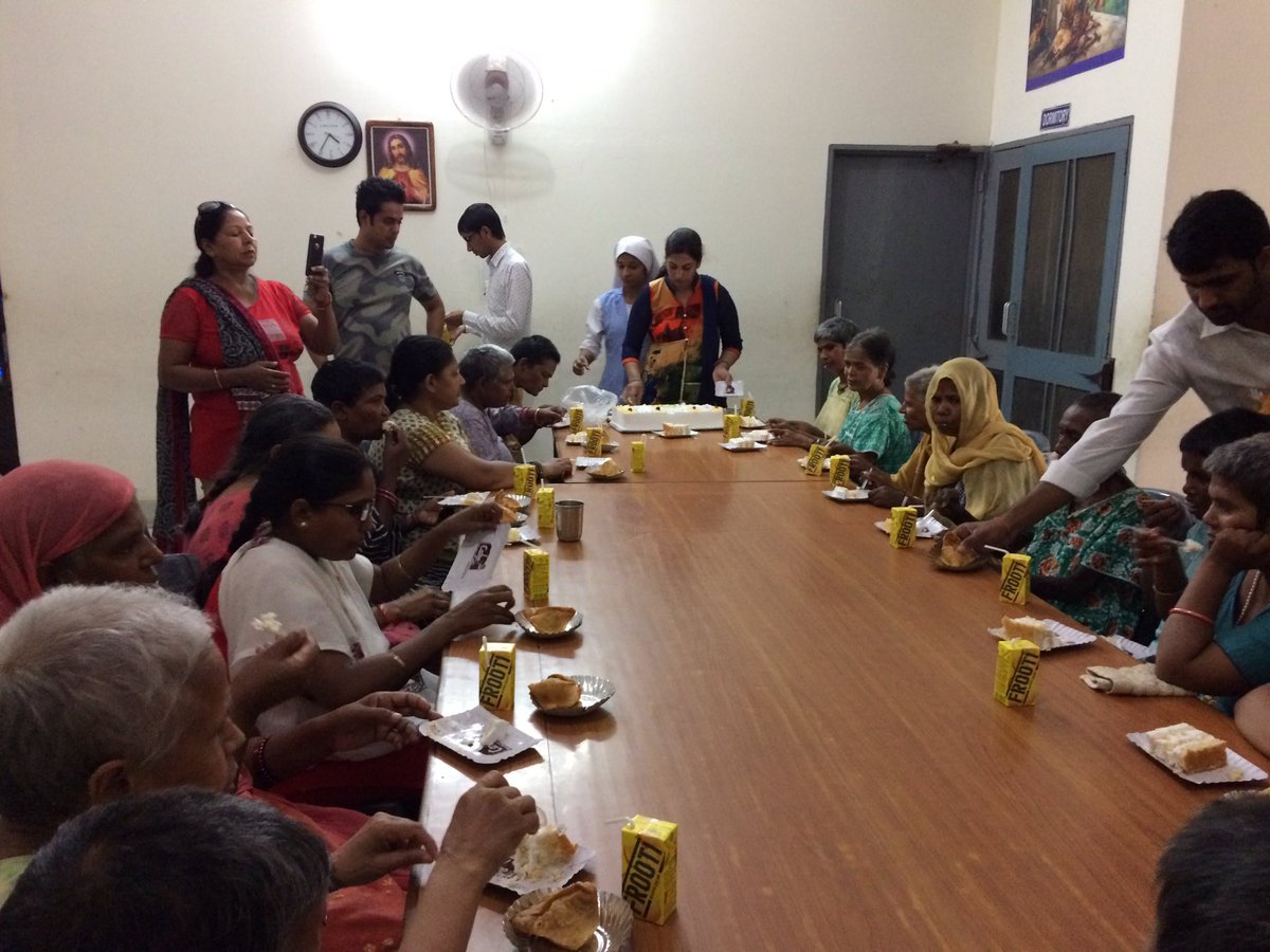 Rootsofhappine2's tweet photo. Celebrating one year completion of #ROOTSOFHAPPINESS_ NGO at #OLDAGEHOME 

#ROOTSOFHAPPINESS #celebration #firstanniversary https://t.co/KSfPsOQF90