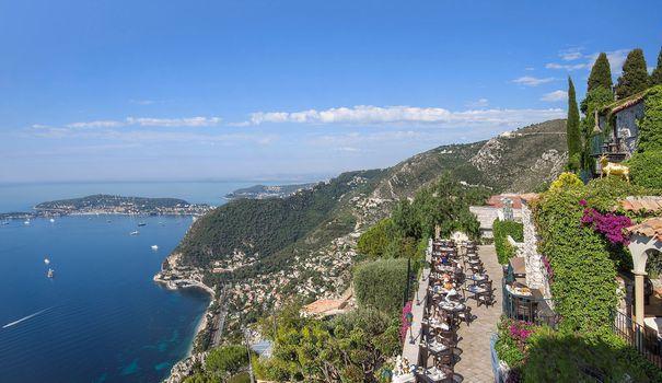 Èze: le chef Arnaud Faye sans faille à la mythique Chèvre d'or ebx.sh/2i8J9gC