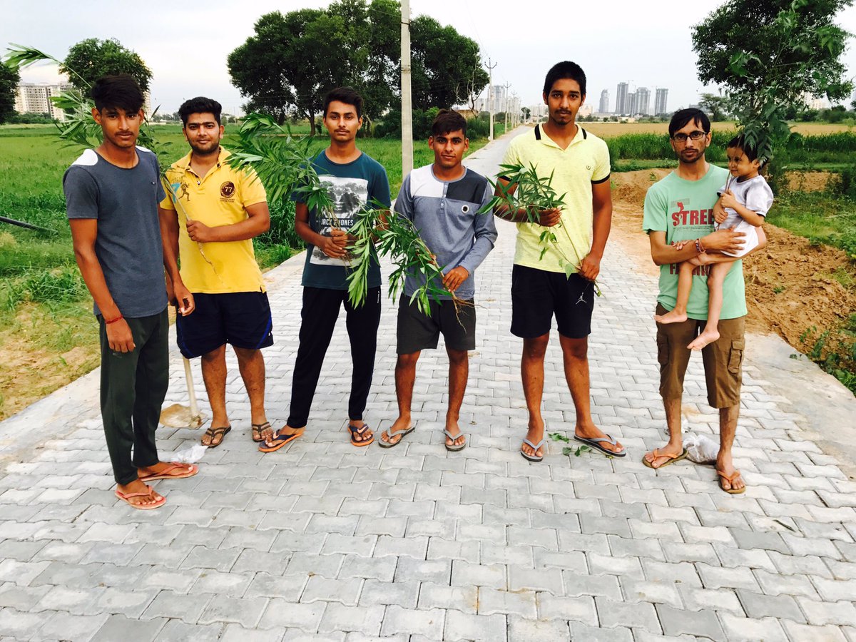 Rootsofhappine2's tweet photo. #treeplantation #ROOTSOFHAPPINESSNGO #GREENGURUGRAM #GOGREENWITHROOTSOFHAPPINESS https://t.co/46Igx0gk9d
