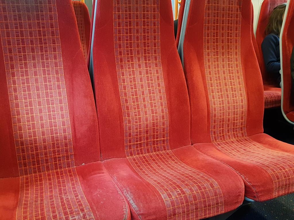 misstoni_w's tweet photo. After Tuesday's #SWTDisruption it seems everyone has the same idea! #GhostTrain ๐ป๐ #waterlooupgrade Nice and chilled tho @SW_Trains https://t.co/MNxCLA0cB8