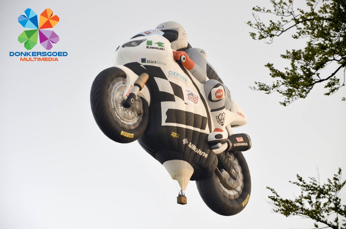 DonkersgoedMM's tweet photo. Gelukkig hebben we de foto's nog... @ballonevent #barneveld #weerbf Motorballon landt in boom https://t.co/osfjuW2Xzf https://t.co/yScSrGfiuA