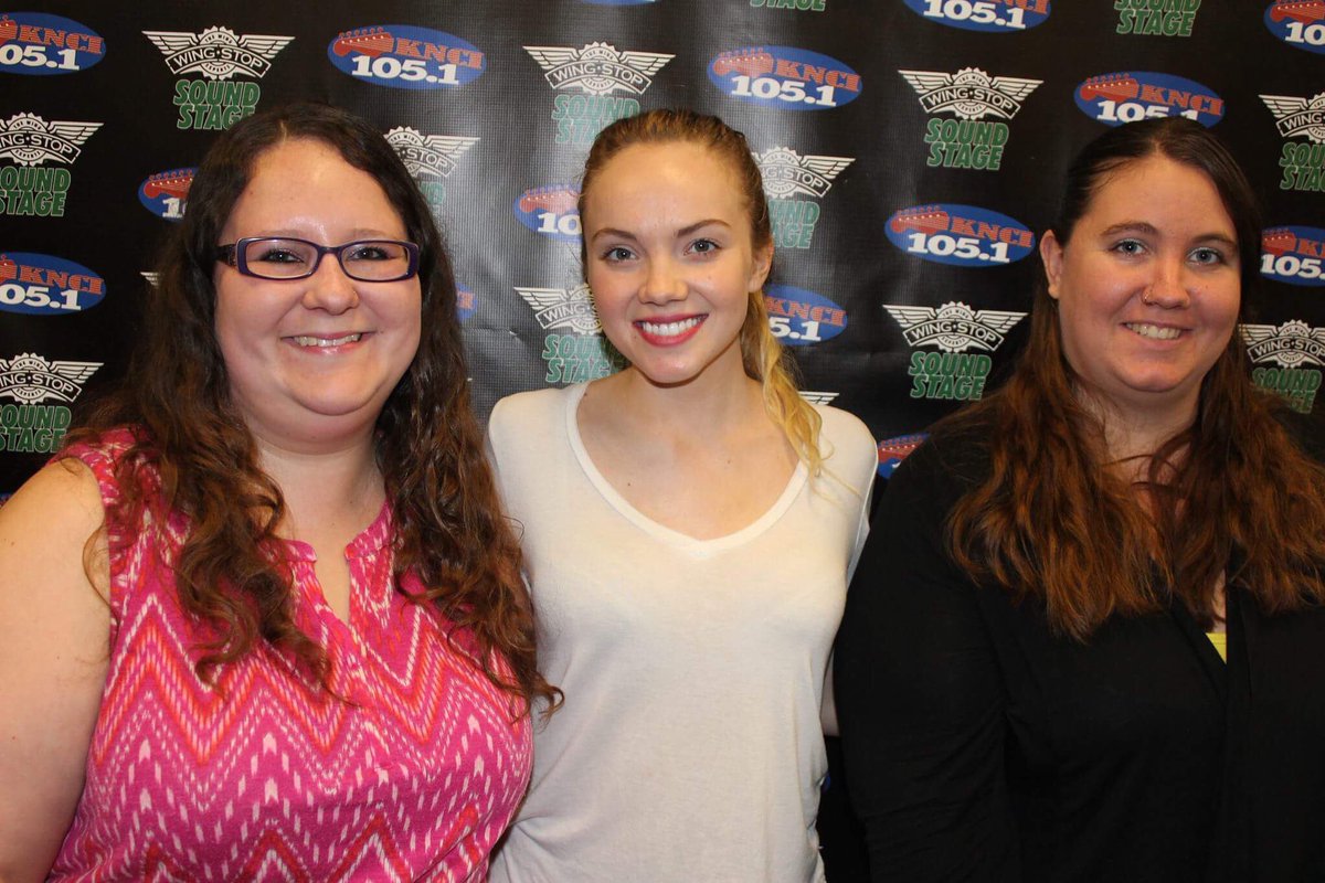 jen_devine09's tweet photo. Thanks to @1051KNCI and @DBradbery for making my Wednesday super awesome! #wingstopsoundstage https://t.co/9UVsbD5hks