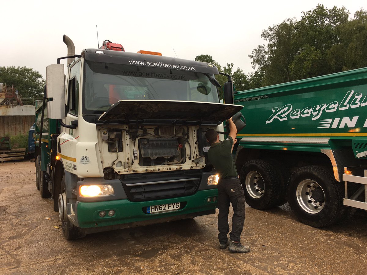 AceLiftawayLtd's tweet photo. β»οΈ Daily Morning walk round checks, top up time! β»οΈ
#GrabServices
#DailyChecks
#Maintenance
#Transport
#SocialMedia
#WeAreAce https://t.co/gXhNgBVr95