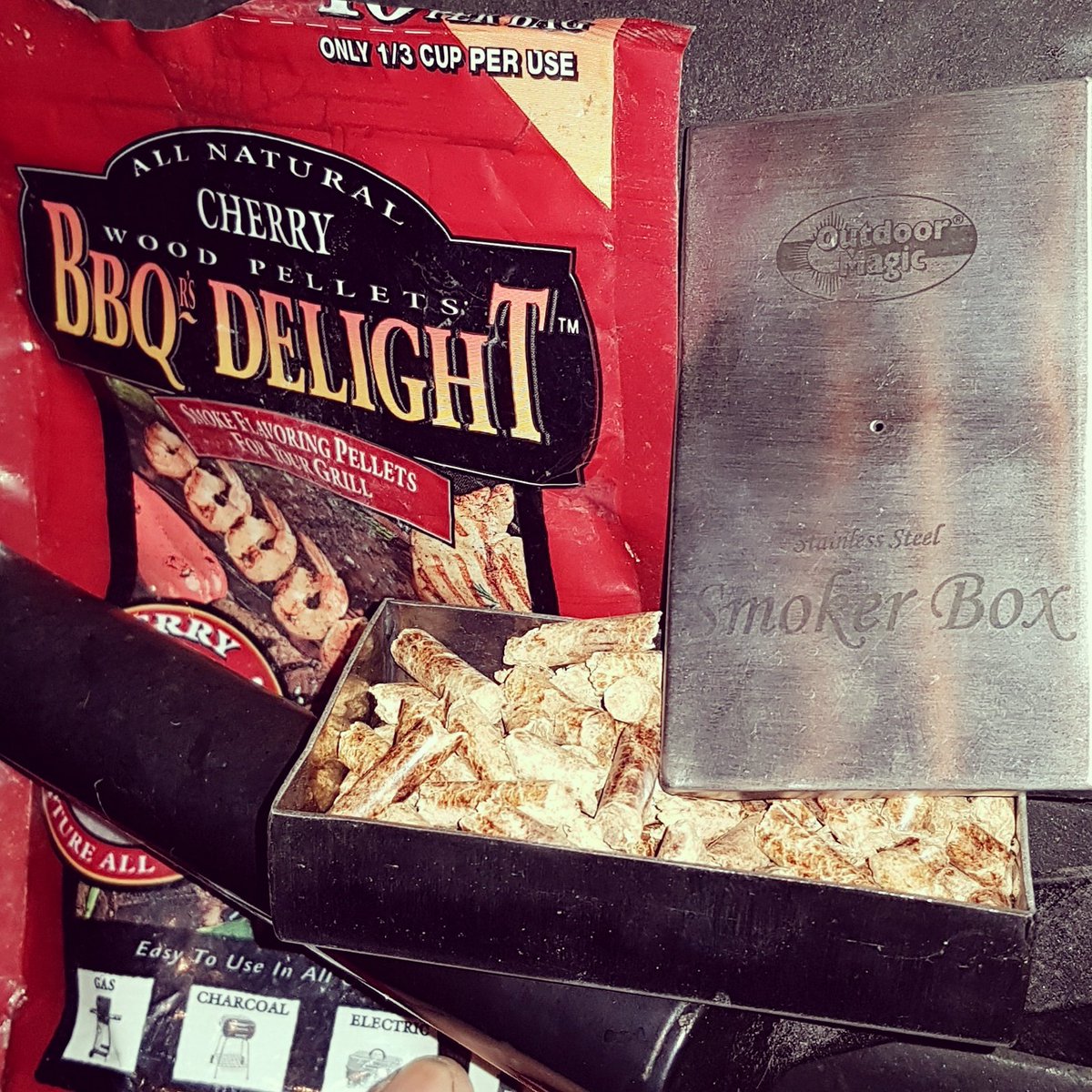 BBQAroma's tweet photo. Smoker box time. Sweet aromatic smell of cherry using BBQR'S Delight pellets. #pelletsmoking #smokingwood #smokerbox #bbqrsdelight https://t.co/C7kc0cIwHk