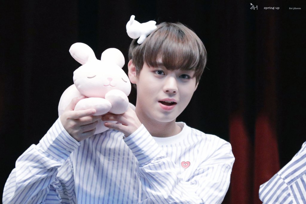 springup_jh's tweet photo. 170815 지훈 &amp; 분끼 #박지훈 https://t.co/SOyodMbbIU