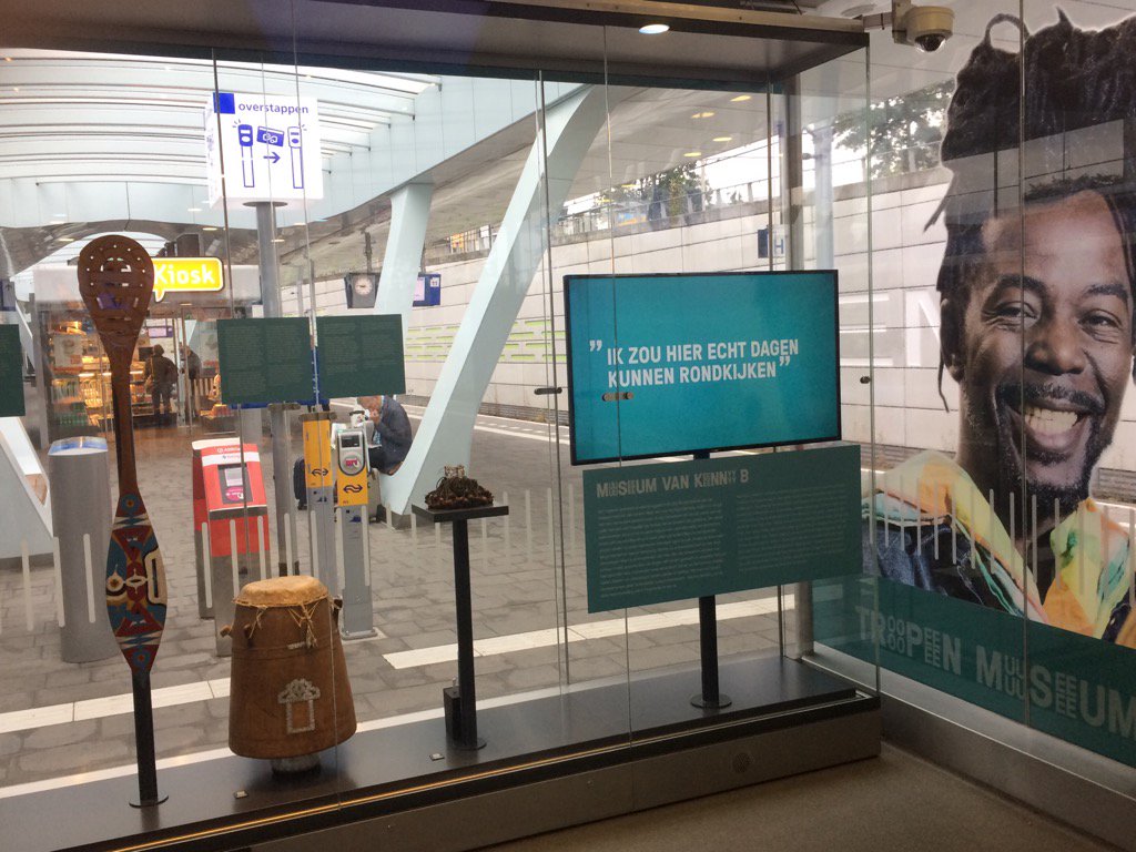 KarinFlierman's tweet photo. Overstappen is helemaal niet erg zo in MUSEUM VAN KENNY B op station Arnhem #museumvan @AfrikaMuseum https://t.co/RlIqJWpUhI