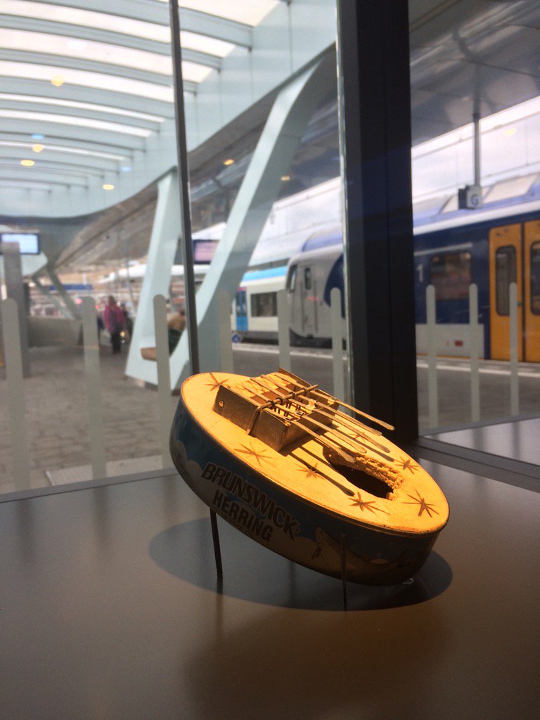 KarinFlierman's tweet photo. Wat je wel niet van een oud sardineblikje kunt maken! Muziek in #MUSEUMVAN KENNY B op station Arnhem! Laatste dagen! https://t.co/NsyJ4bHbKp