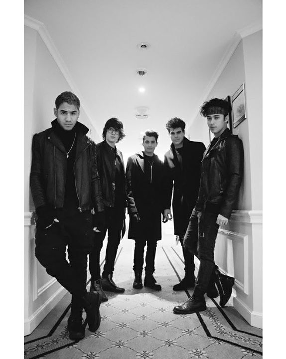 Grandmosx's tweet photo. @cncomusic vincitori dello Choice Latin Artist nei Premi #TeenChoiceAwards 2017. 👇 #cncowners https://t.co/eE3yBhqdEH https://t.co/0oI4y6I2X4