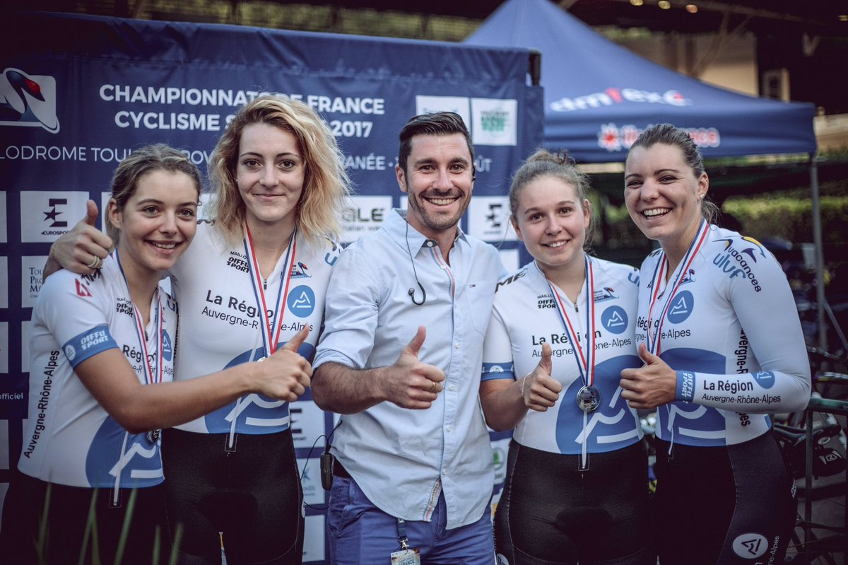 LamiraudF's tweet photo. #Hyères2017 Day 5️⃣ avec @EurosportFrance et les supers nanas @AuvRhaFFC ! 
#lesRP https://t.co/II9OXNk82F