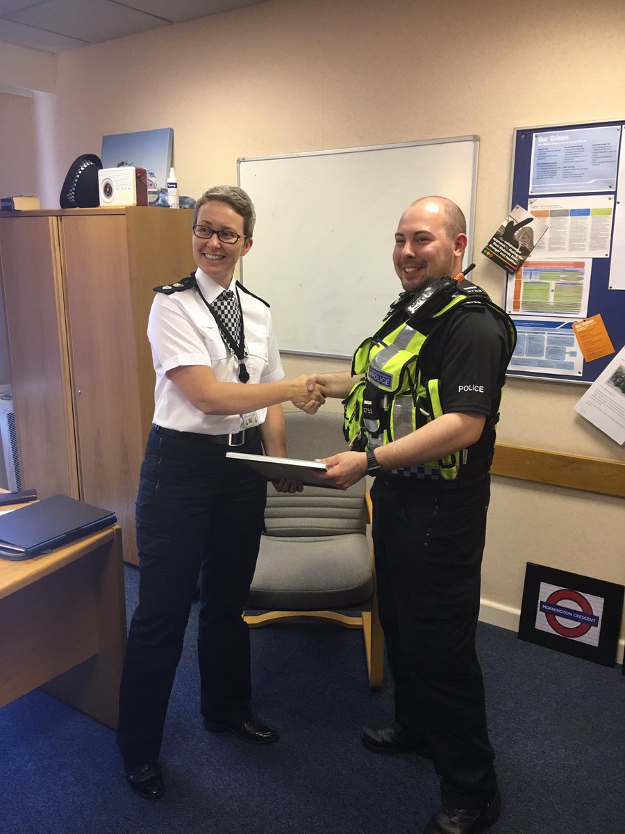 keithfraser2017's tweet photo. A colleague in @BTPSpecials recognised by #wolverhamptons top cop for helping during a violent incident #welldone #thankU -look @BTPGregory https://t.co/W30u9eccdA