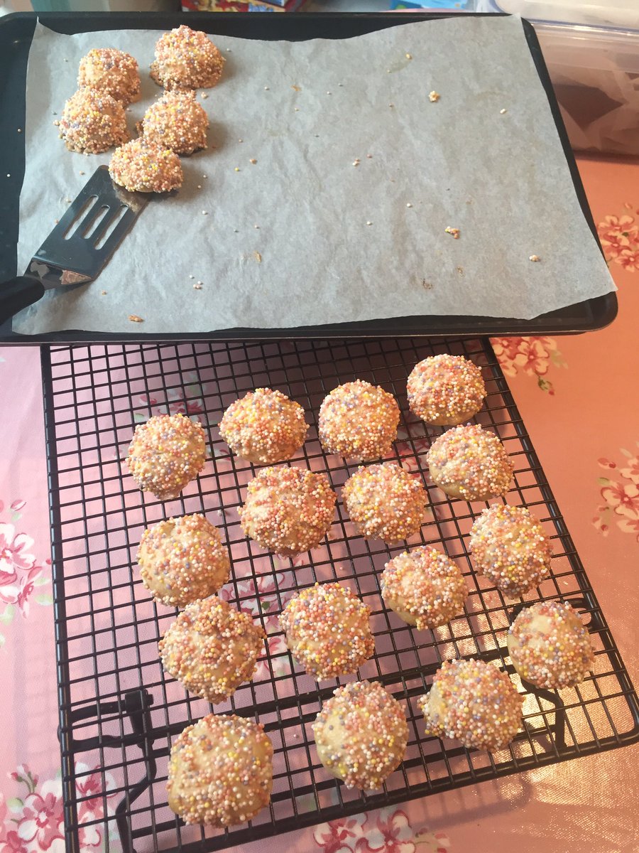 SuzyPelta's tweet photo. My fourth #recipe for #AfternoonTeaWeek are my @waitrose TV Triple Chocolate Pastry Bites: https://t.co/BVJc62zGp8 #waitrosetv
ππΌπ©π½βπ³ https://t.co/OADG7JlLGW