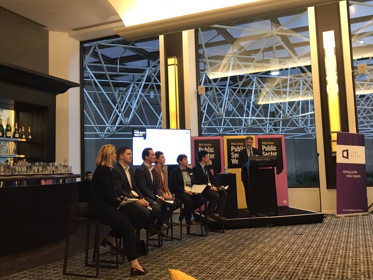 The speakers have positioned themselves closest to the free bar! #PublicSectorWeek