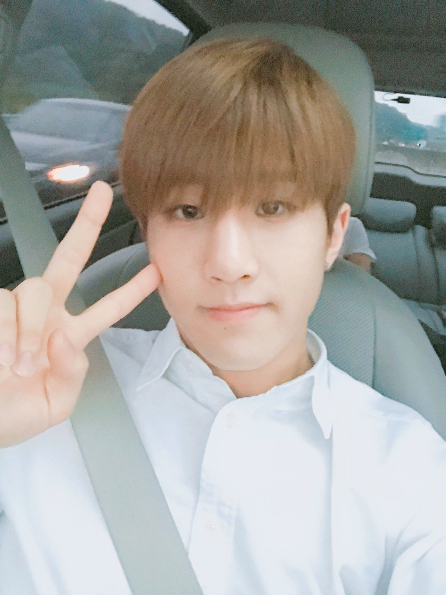 DHalUSzUAAAF7g0.jpg:orig