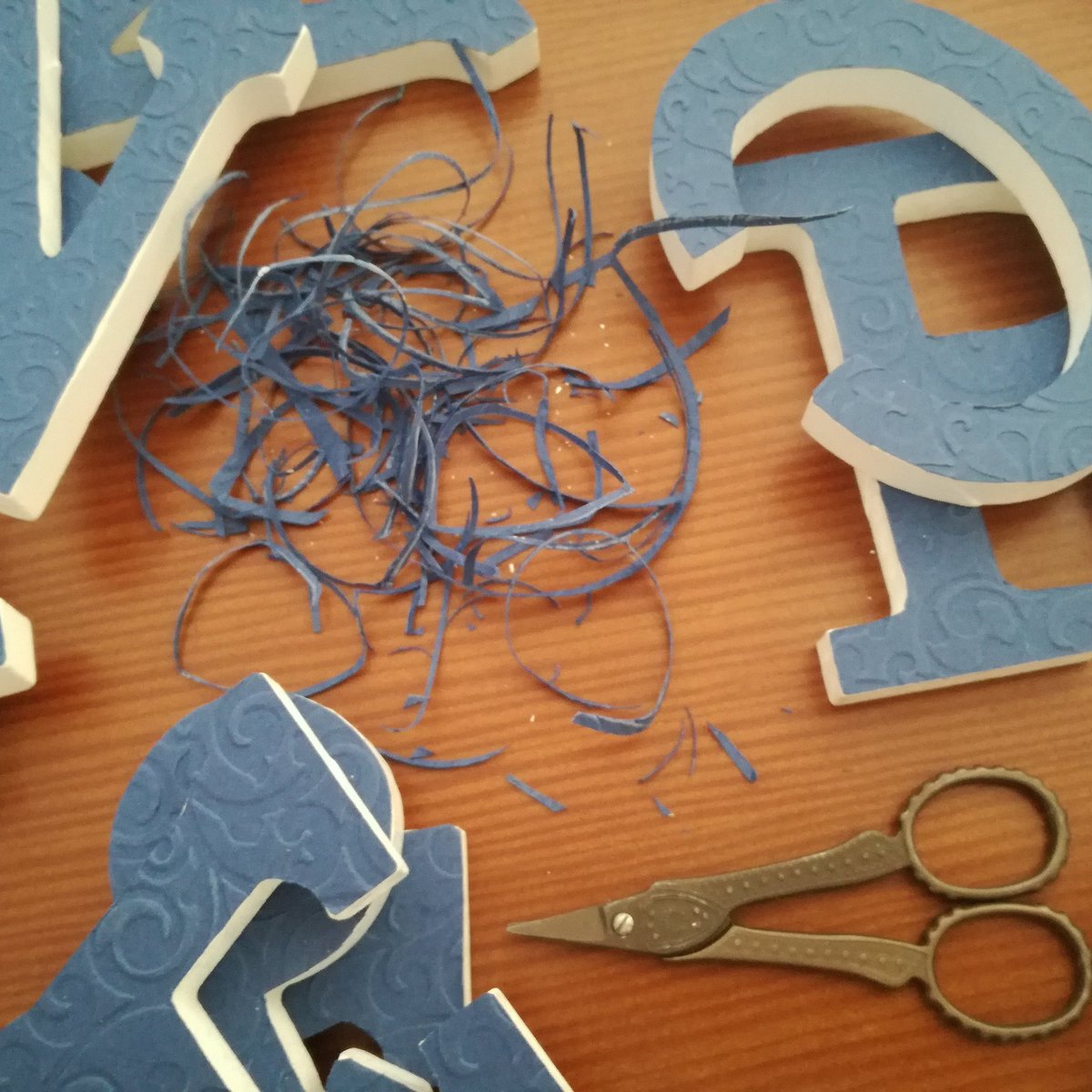 belgomm's tweet photo. Seguimos de #boda, perfilando #letras que me gusta el #papel!!! Jaja se pueden hacer muchas muchas #cosasbonitas #letrasdecoradas #scrap https://t.co/qscVIwIxsX