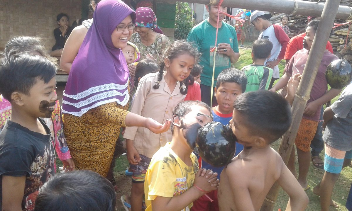 yaman_alamsyah's tweet photo. Kemeriahan 17 Agustus...
#HUT72RI 
#ciemas
#IndonesiaKerjaBersama https://t.co/WgOrm0b8dU