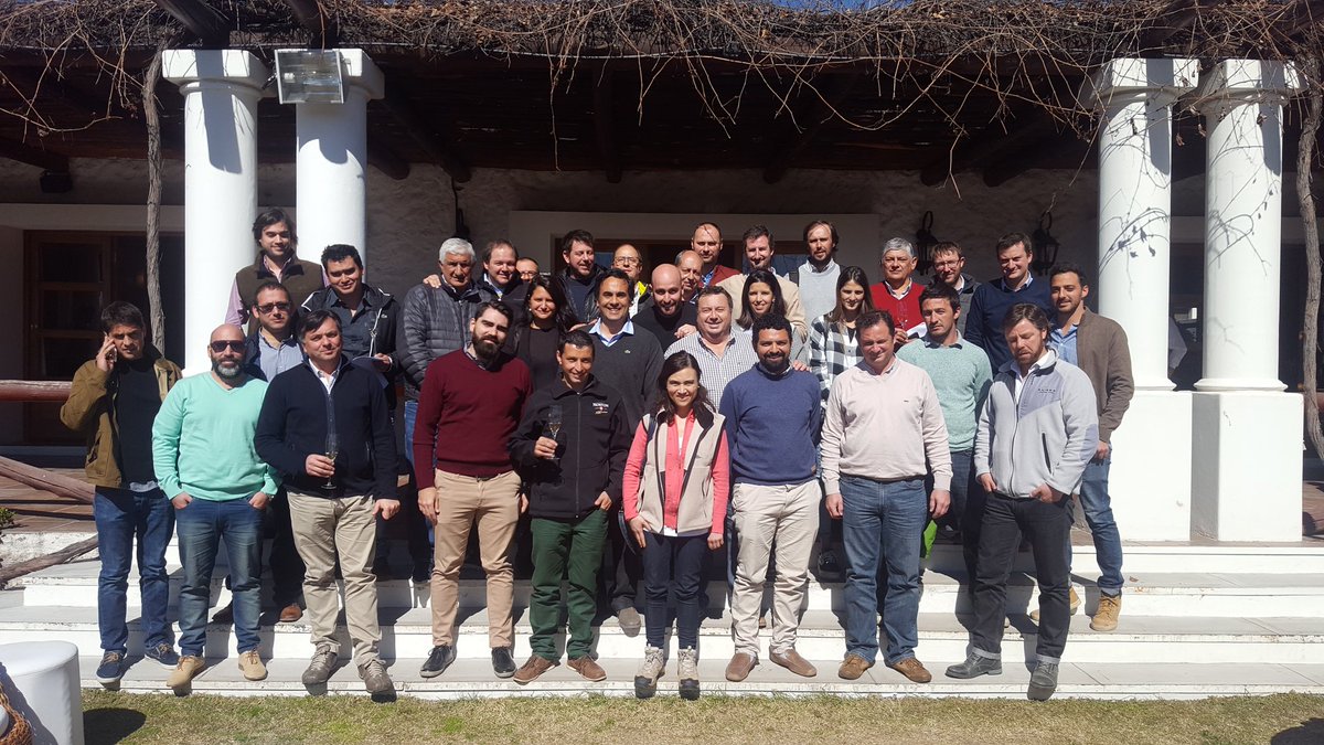 MASSNEGOCIOS's tweet photo. El grupo de enológos que cerró el ciclo de degustaciones técnicas de #RutaDeLasBurbujas 
@caminosdelvino_ @odenaro https://t.co/8pbuBxHiSh
