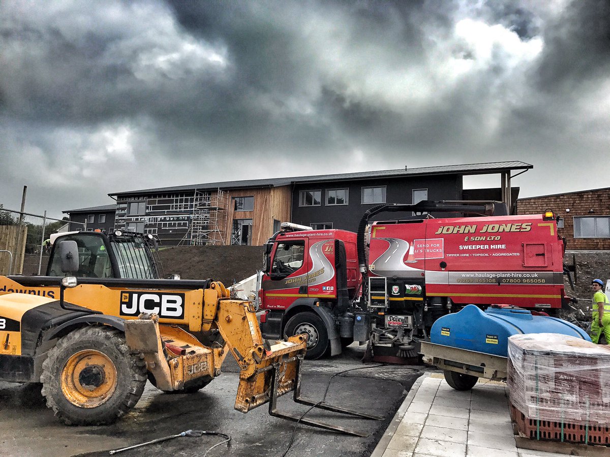 JJ_tippertrucks's tweet photo. Car park jet washing at a shiny new School in Llanelli #sendforJJ https://t.co/2WXqoD1AYj