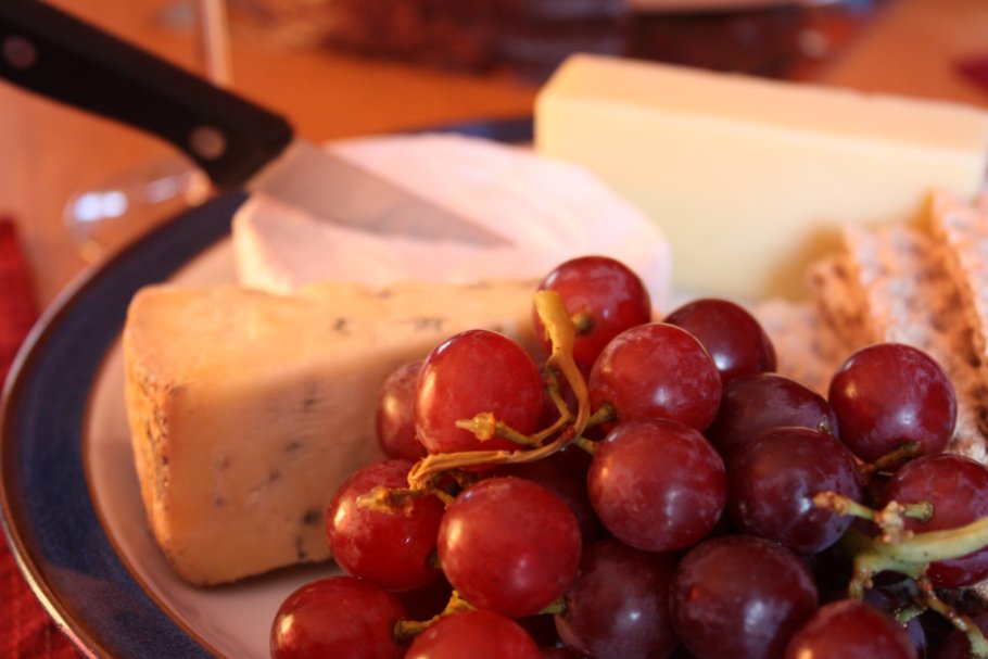 matt_a_lockwood's tweet photo. No meal is complete without a #cheeseboard - #WensleydaleBlue, #RibblesdaleGoats and, of course, #OatCrackers. https://t.co/CqGAuIKrrA https://t.co/bwxAUJQIHn
