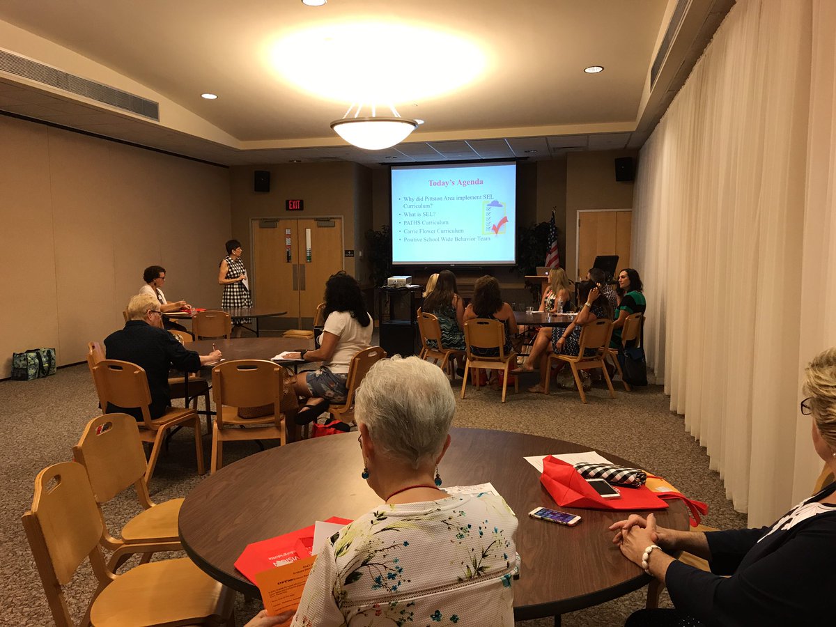 mackrellr's tweet photo. #KCTeach @LuzIU18 @kingseduc #STREAM Conference round 2. #STEM4ALL Social Emitional Learning. https://t.co/mOv9bSZiHP