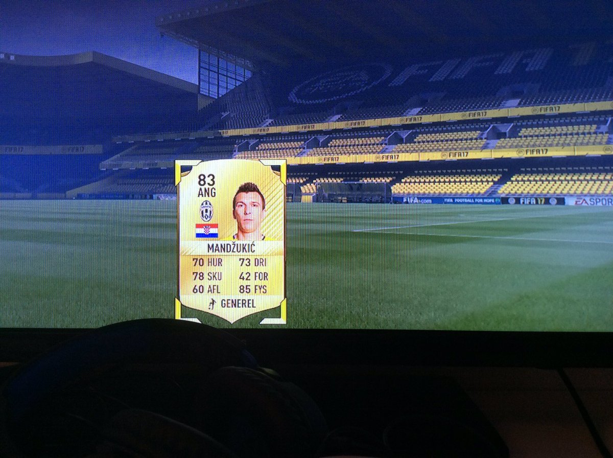 CapperJH's tweet photo. @EASPORTSFIFA @Fifamatdk @fifasimz enhjørningen, SBC? Wtf https://t.co/M84pve5GRj