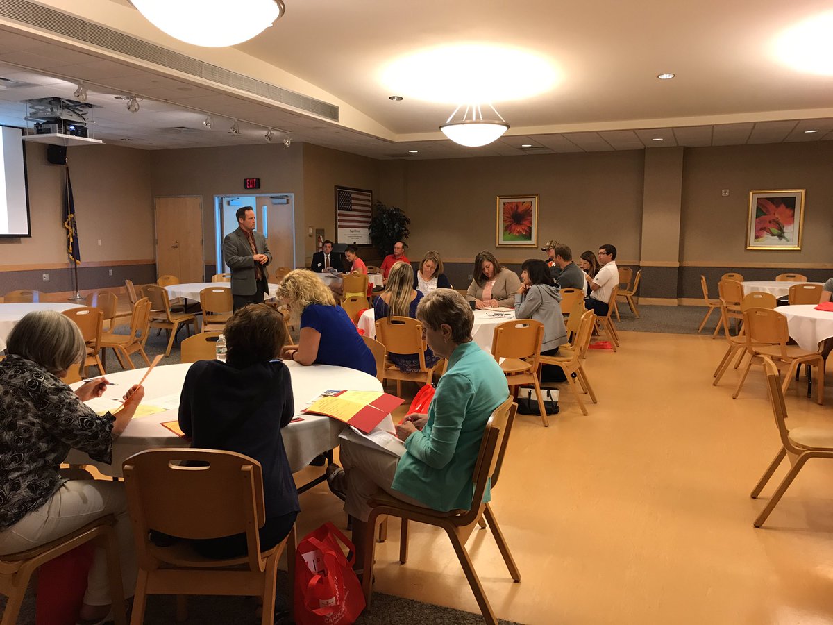 mackrellr's tweet photo. #KCTeach @LuzIU18 @kingseduc #STREAM Conference round 2. #STEM4ALL #PBL in math & science. https://t.co/88G4DiB1Jk