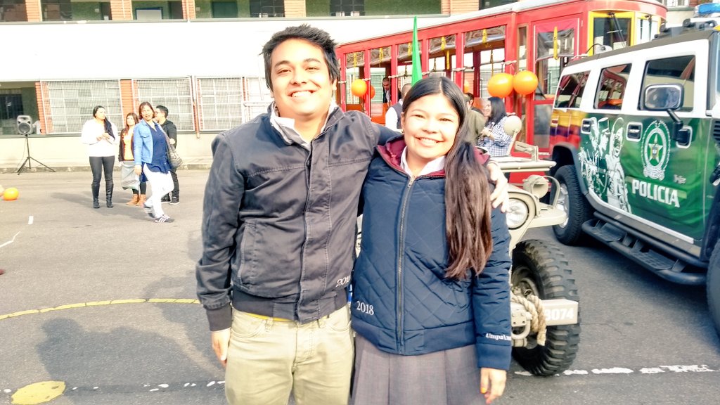 cmorales92's tweet photo. 7 años del primer día del #Prom2010 #SBLM ahora la batuta la tomas tu @mavimovi #Prom2018 https://t.co/dZlrxqSiXc