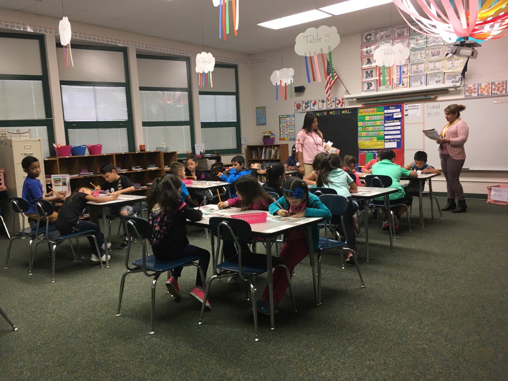Solis2Rafaela's tweet photo. Ms. Vera and Ms. Martinez. Working on silent e words. https://t.co/79ApSRL9wd
