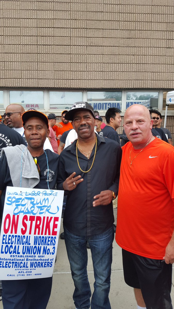 alpizarro's tweet photo. It is no doubt that #Local3 is part of 99% when you see KURTIS BLOW at our strike line. @LisaEvers @warmlyburns @VideoMusicBox @MC_Craig_G https://t.co/yt9ZoxwmFo