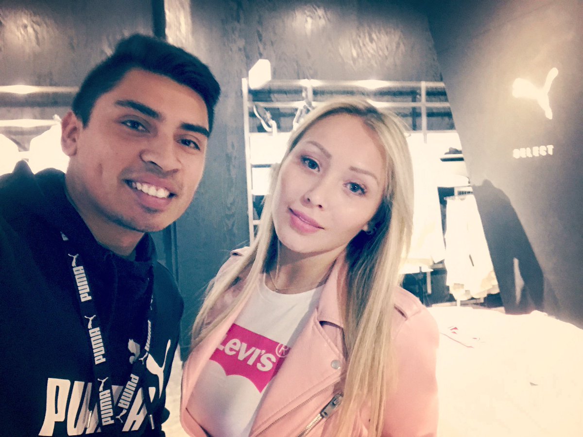 JesusHeviaHD's tweet photo. @daniellachavez Con La Dani Cuando Vino A Chile #Puma #MujerHermosaYSencilla 👌🏼😎#JuevesDeGanarSeguidores #SiguemeYTeSigoDeVuelta https://t.co/7QbuVH2Uzt