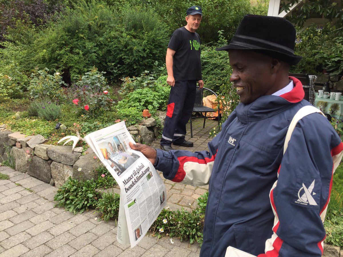 JuliaDahr's tweet photo. Kisilu &amp; Erik Fløystad maner til global BONDE-KLIMA-KAMP @ArendalsUka @NorgesBondelag @DevelopmentFund @Spireorg @Klimaalliansen @kgfloystad https://t.co/jW96F0TD9F