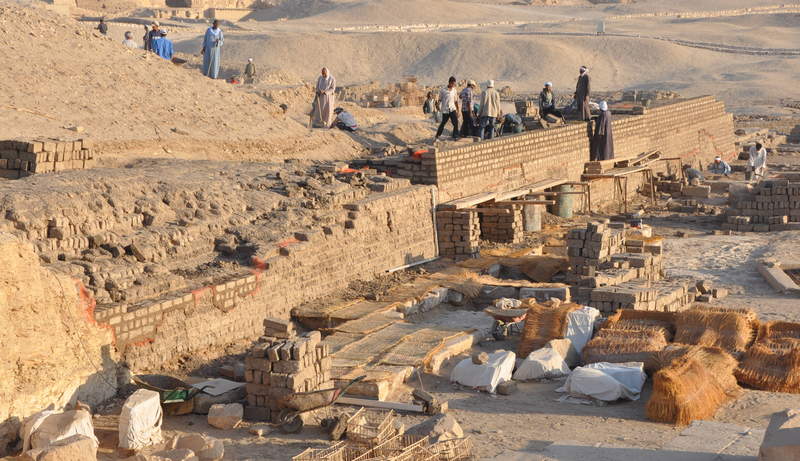 Este sábado 2 de los egiptólogos más experimentados nos descubren con sus excavaciones el Luxor más desconocido <a href="/EgiptologiaUCM/">EgiptologíaUCM</a> <a href="/MyriamSeco/">Myriam Seco Alvarez</a>
