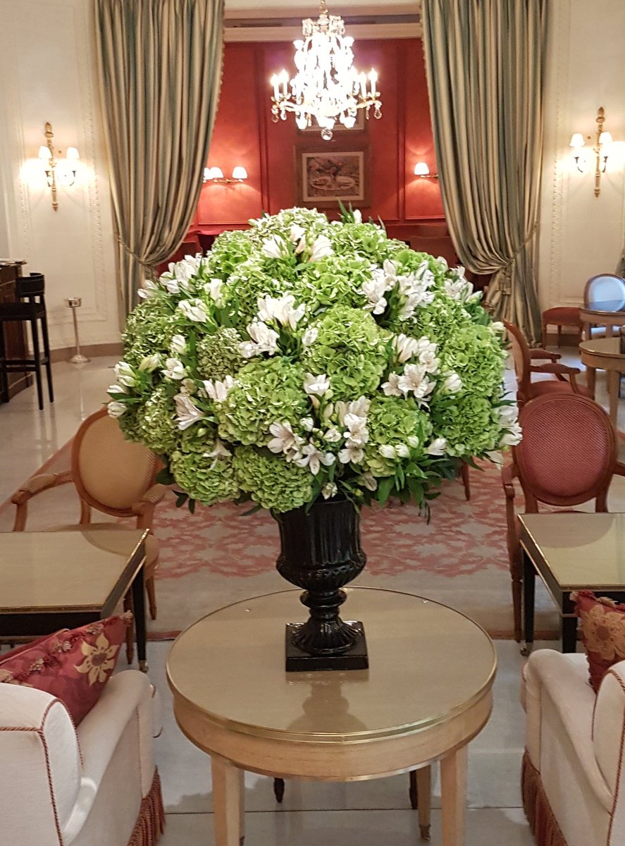 FDFlowers's tweet photo. Inspiring hotel urn displays
#flowers #fredericksoflondon https://t.co/V1iGqLyKmM