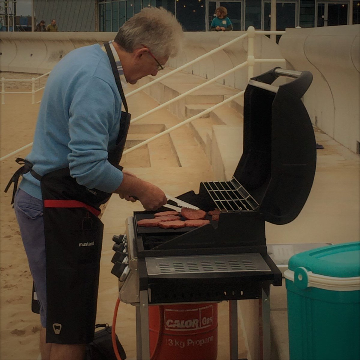 colwynnetball's tweet photo. Round up of last night on our news page: https://t.co/vWuL6wXTei #colwynnetball #bbqonthebeach #kayaking @CBayWatersports @Gems_Cakes https://t.co/hBiUxNoirp