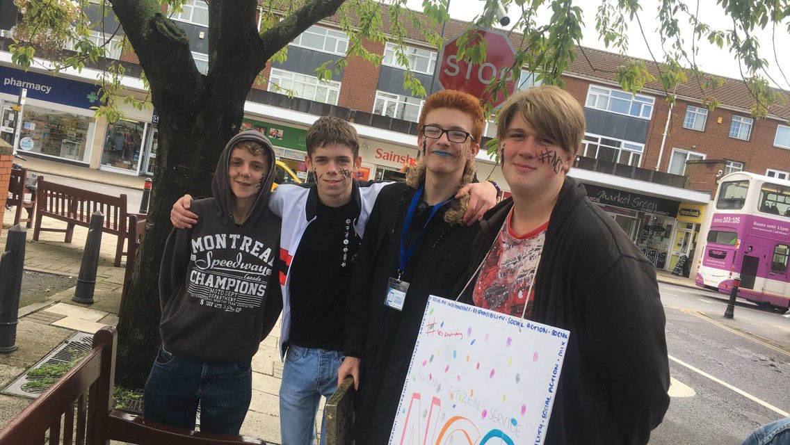 Team_Richmond's tweet photo. Face painting!!! Don't we look great 🤗 #stucklikeglue #NCSHull @NCS @FlyingFutures https://t.co/oQtAynFPQP