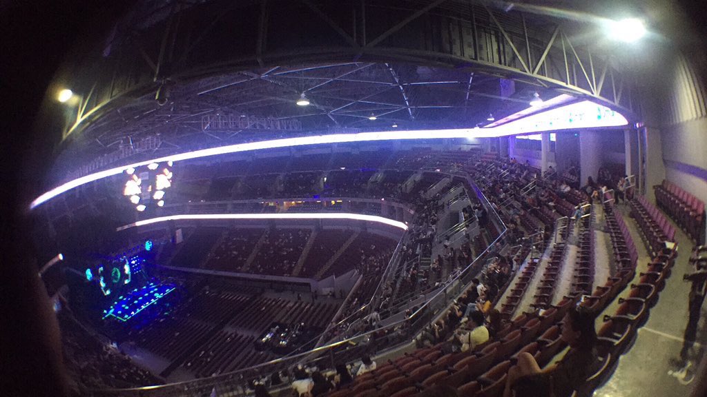 Luke5SOSPH's tweet photo. Inside the venue! #InTheMix2017 #5SOSManila || via insider -lei https://t.co/K5D6DQZ2ZV