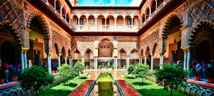 AdrianoSeville's tweet photo. Discover another of the #MonumentsofSeville in our blog, the Royal Alcázar https://t.co/LDHwidsRp1 https://t.co/f62ViAMerp