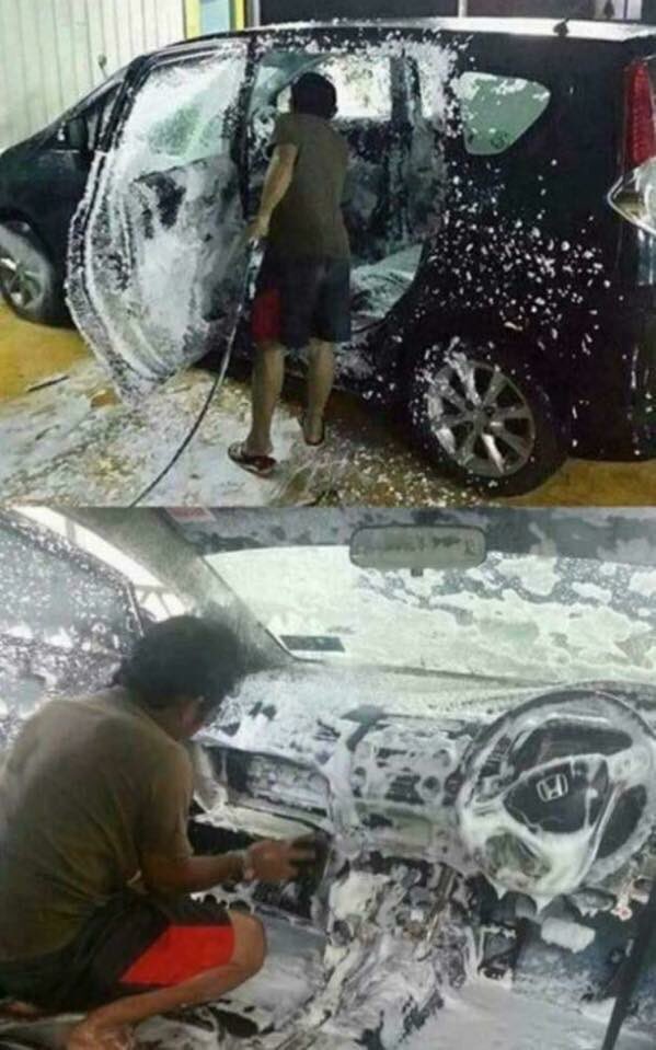 Lavando a fondo el coche tras la vuelta de vacaciones: