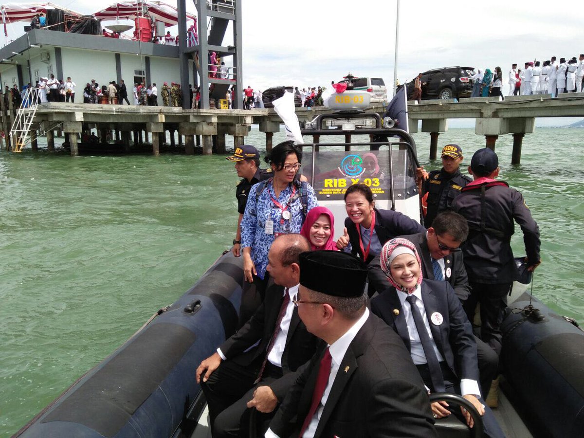 PSDKP Tarakan bersama Menteri <a href="/KemenDesa/">Fast Track Travel</a> Bp <a href="/EkoSandjojo/">Eko P. Sandjojo</a> dlm keg  upacara HUT RI di P Sebatik, Nunukan. <a href="/kkpgoid/">KKP RI</a>