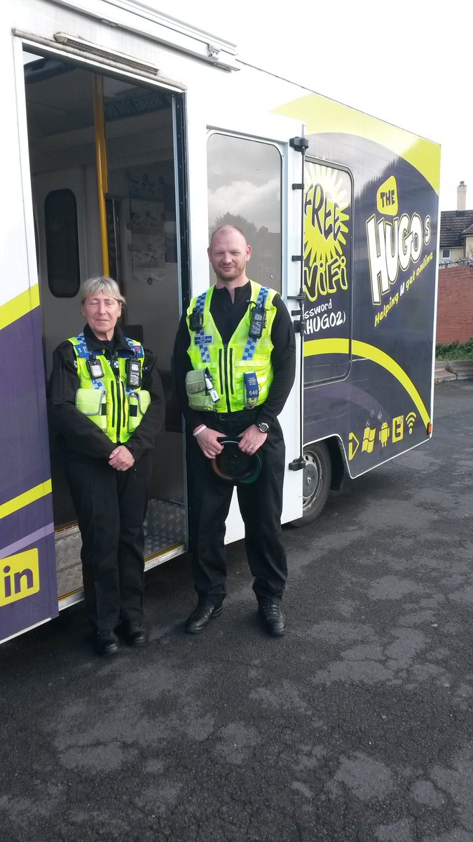 HousingLeeds's tweet image. It's Operation Champion day on #Halton Moor @Clean_Leeds have turned out in force &amp;amp; @WestYorksPolice thanks guys