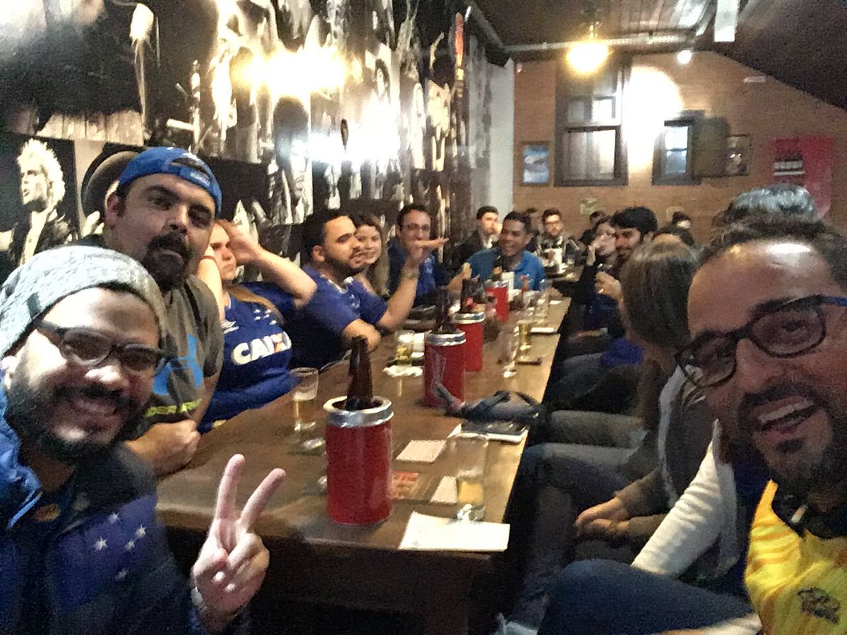 LOBOCARVALHO's tweet photo. Valeu turma do @Cruritiba!  Quarta iremos ganhar! Rumo ao penta! #FechadoComOCruzeiro https://t.co/ignvYrKnEG