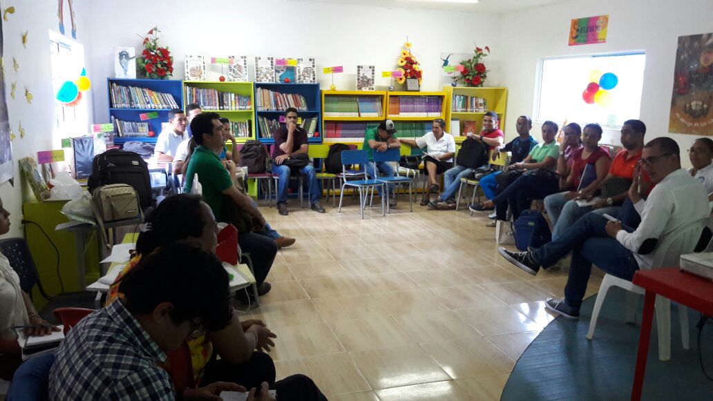 SemMonteria's tweet photo. En la #IESantafe desarrollamos el Taller #AventuraDeLetras con Padres de Familia y Docentes de la Institución.🔝👪 Buenos hábitos 📚 https://t.co/WiSZwUCwe2