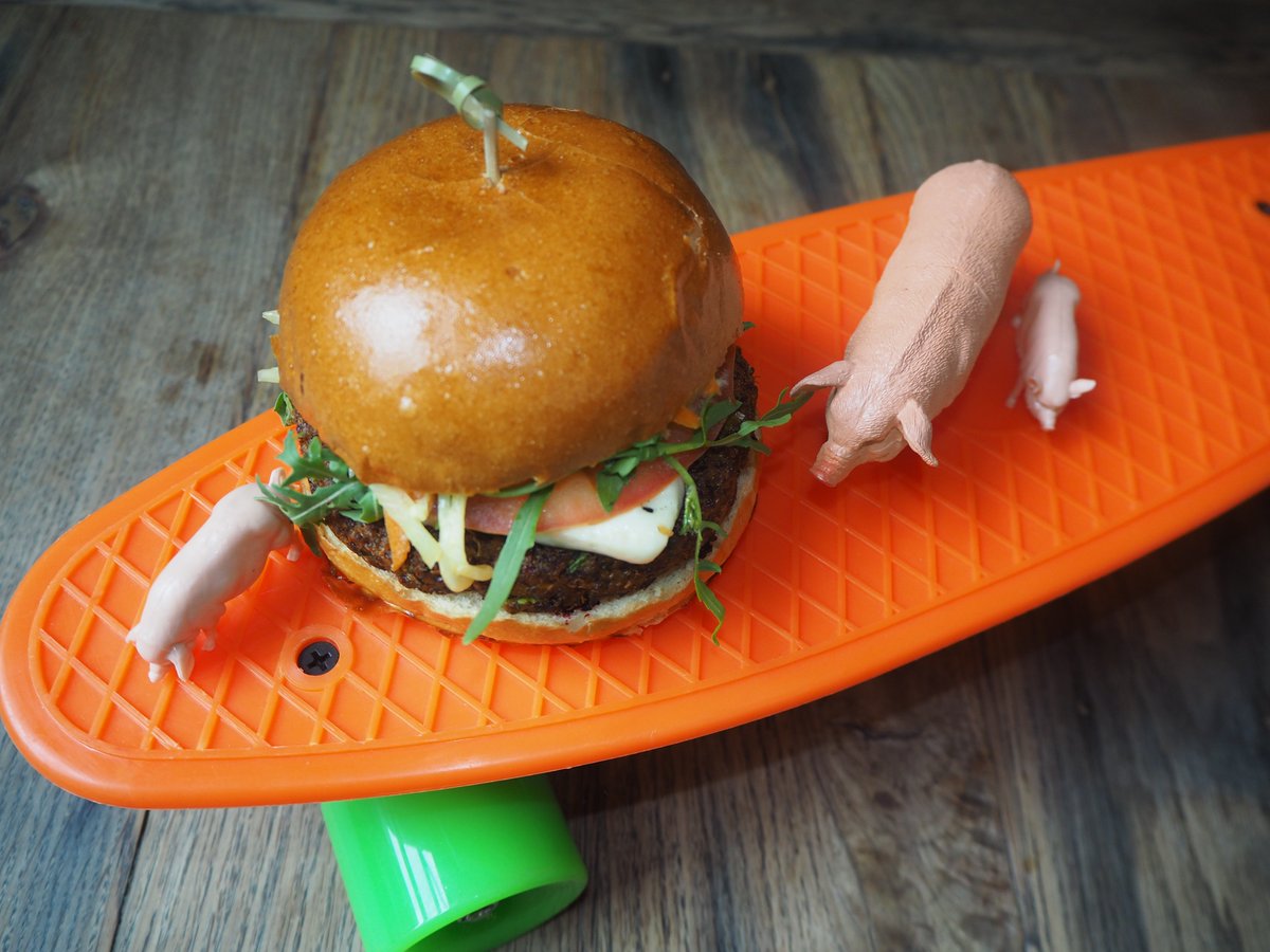 TheTennysonSW1's tweet photo. Pulled Pork...Geddit. Have u entered our #BurgerComp? Create a burger #BurgerCrawl, tag us & be in with the change of winning 1of 4 prizes! https://t.co/nMBN09lLai