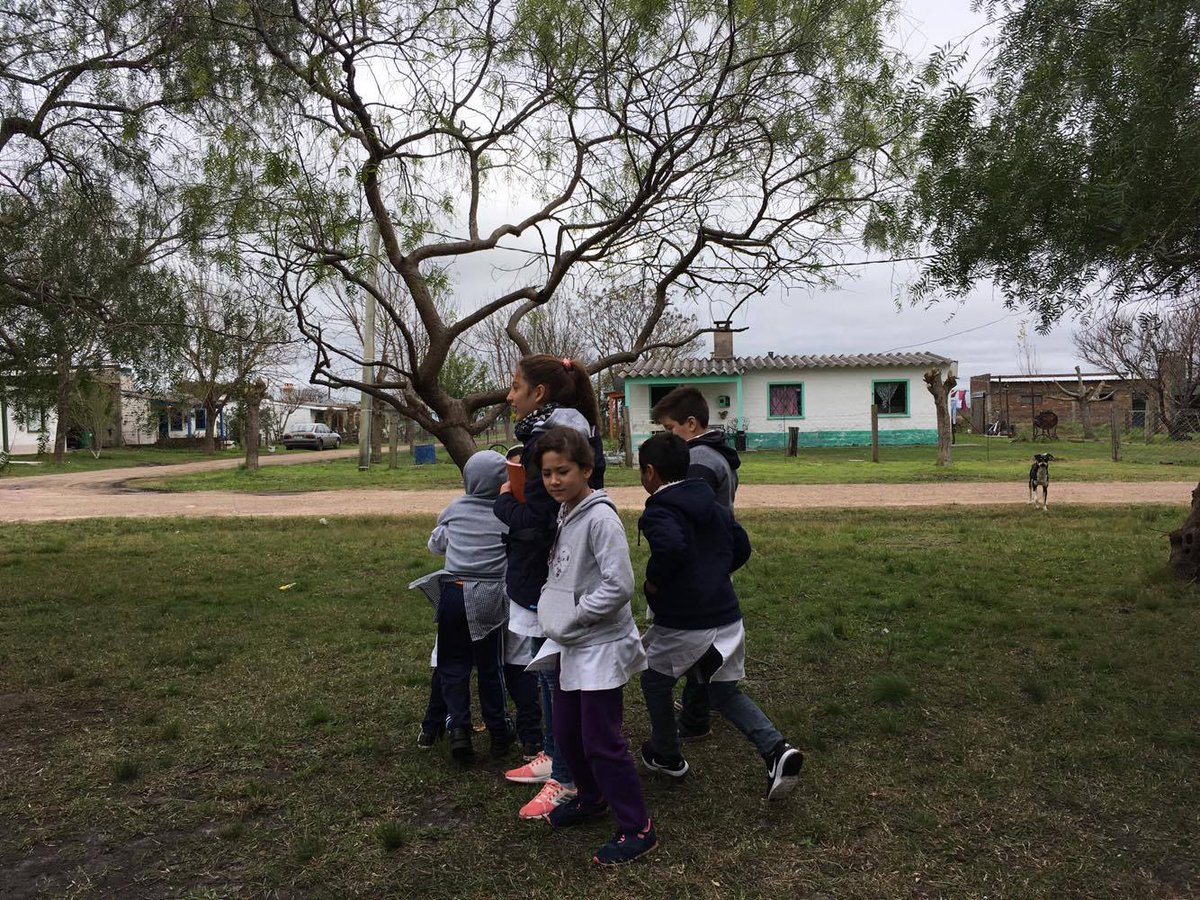 pammartinezgb's tweet photo. Jornada en Escuela Nº 78, Queguayar, salida didáctica en el pueblo y primer taller Ceibal, Aprender todos.
#2017EscuelasRuralesMagisterioPay https://t.co/fIiSoFS324